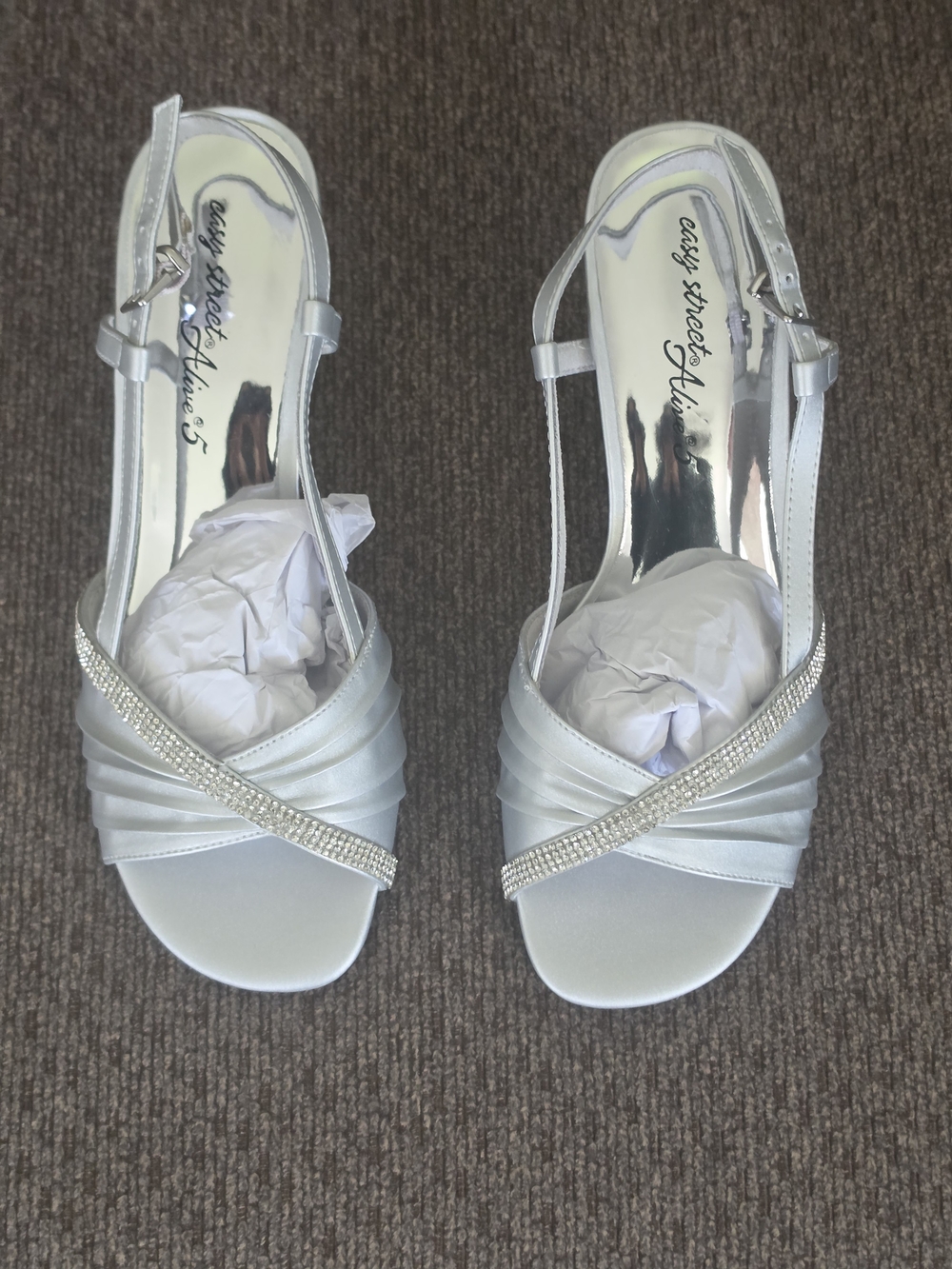 Easy Street Alive 5 Delite Silver Satin Rhinestone Heels 7.5 W NWT